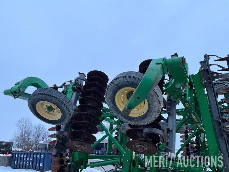 2013-john-deere-2623vt-image-4