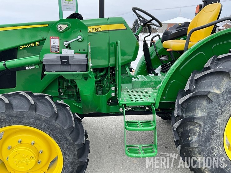 2024-john-deere-5075e-image-14