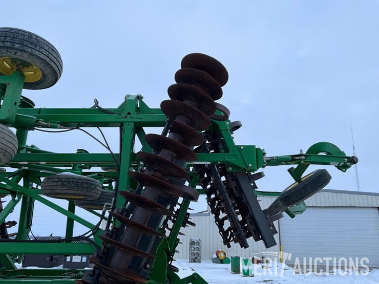 2013-john-deere-2623vt-image-27