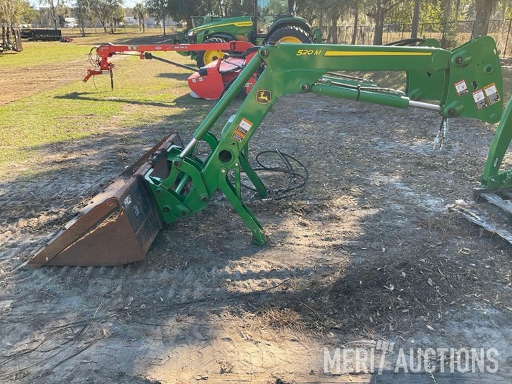 2022-john-deere-520m-image-3