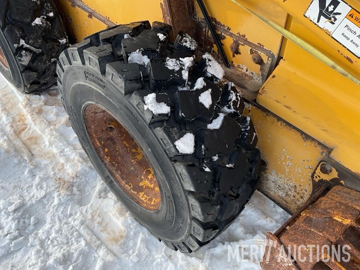 2006-john-deere-325-image-21