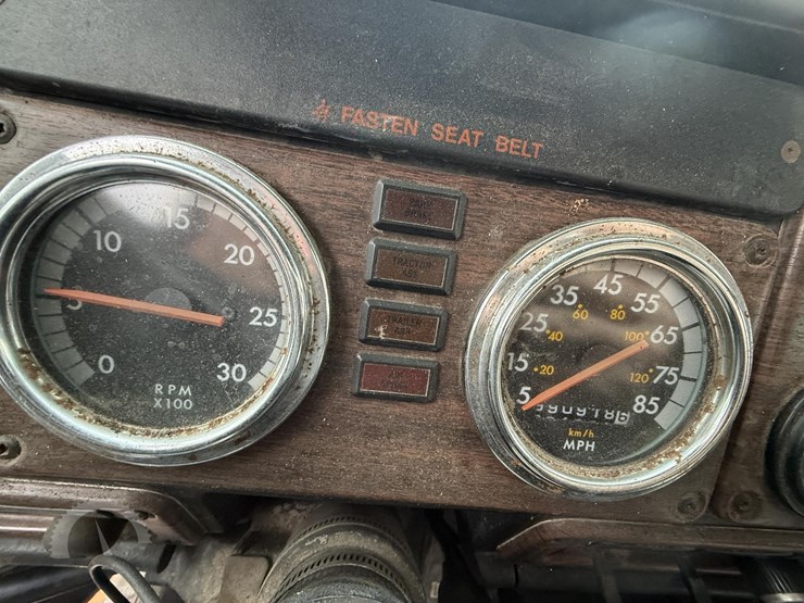 1988-freightliner-flc120-image-22