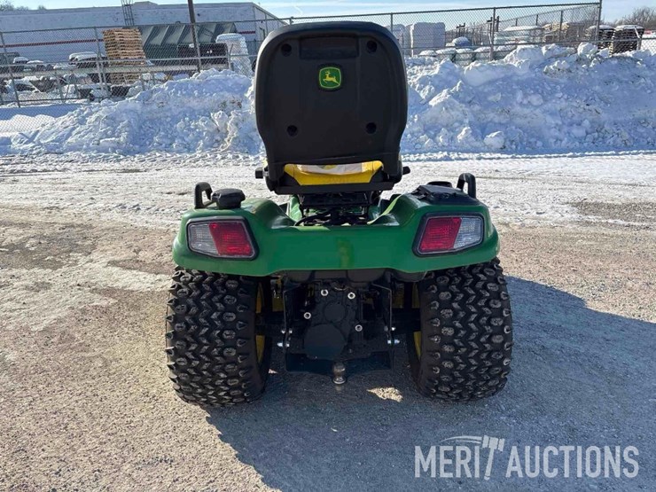 2022-john-deere-x730-image-4