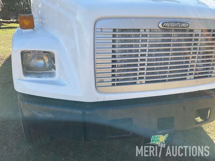 1997-freightliner-fl70-image-10