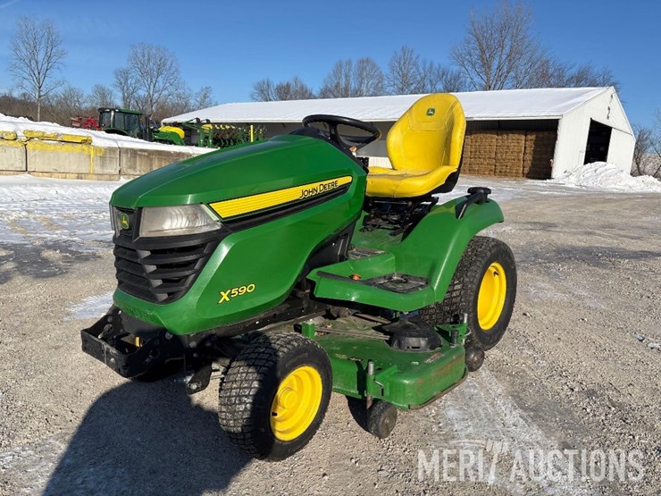 2023-john-deere-x590-image-1