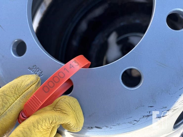 auto-and-trailer-tires-image-3