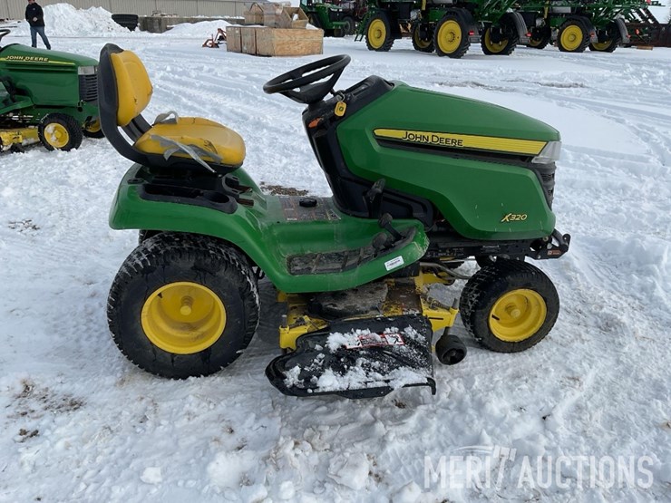 2015-john-deere-x320-image-5