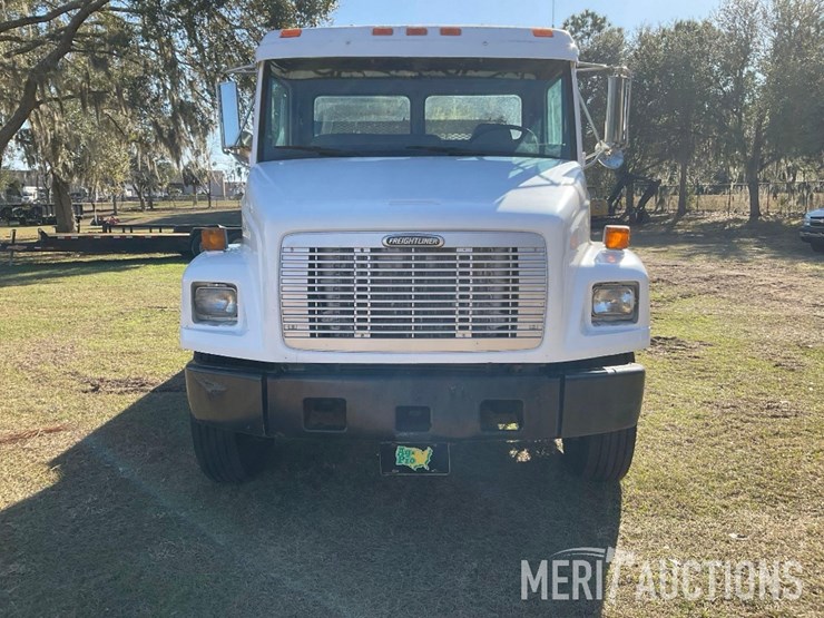 1997-freightliner-fl70-image-8