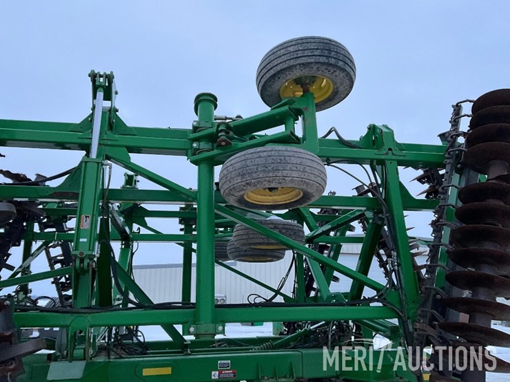 2013-john-deere-2623vt-image-28