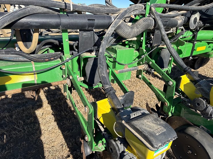 2014-john-deere-1770nt-image-25