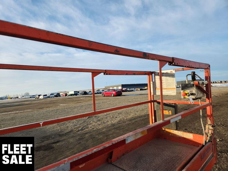 skyjack-sj3220-900-lbs-scissor-lift-image-24