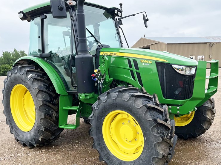 2024-john-deere-5095m-image-1