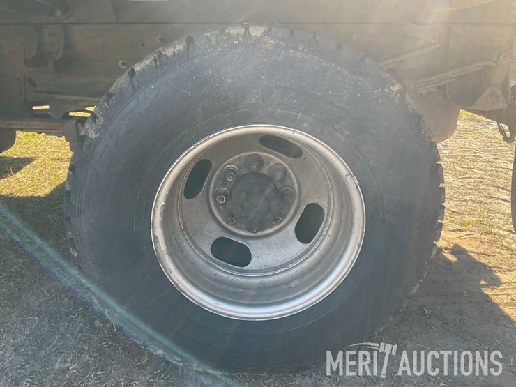 2006-chevrolet-3500-image-17