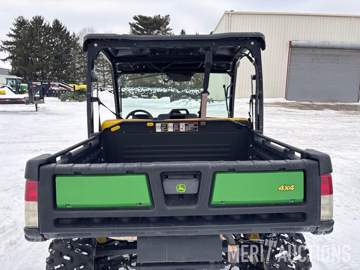 2021-john-deere-gator-image-14