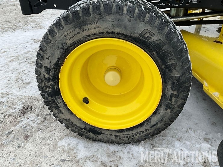 2019-john-deere-x380-image-10