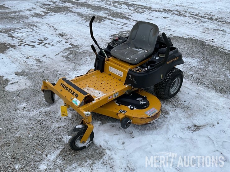 2015-hustler-raptor-zero-turn-image-1