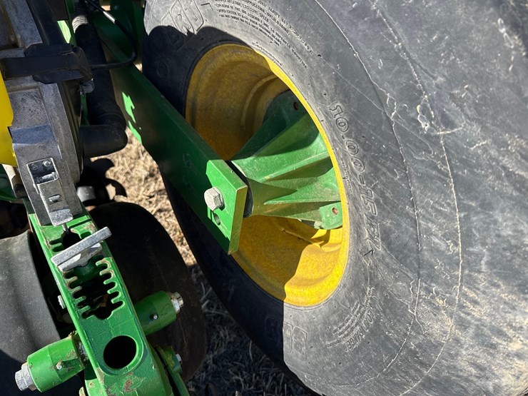 2014-john-deere-1770nt-image-41