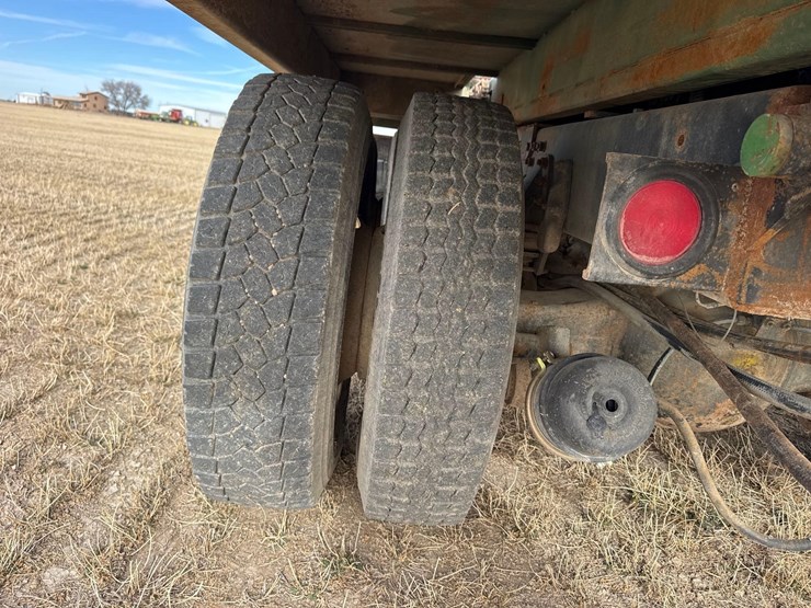 1986-white-140-image-47