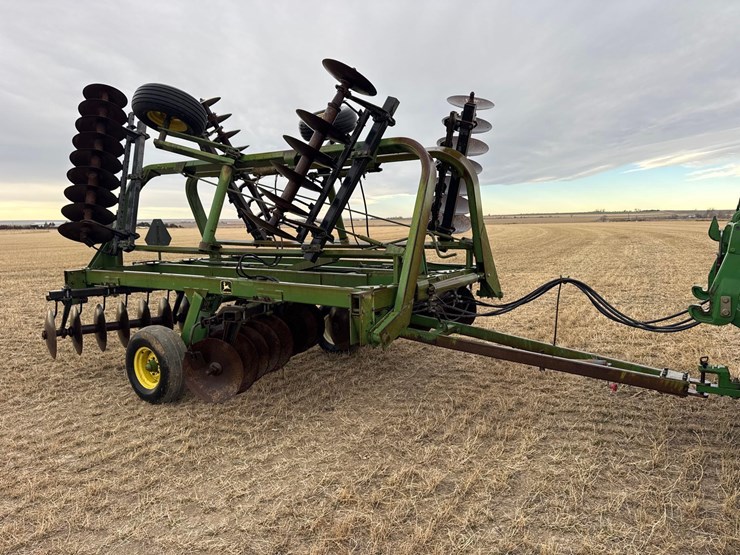 john-deere-235-image-7