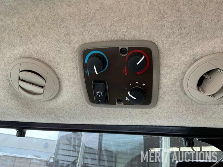 2024-john-deere-4066r-image-34