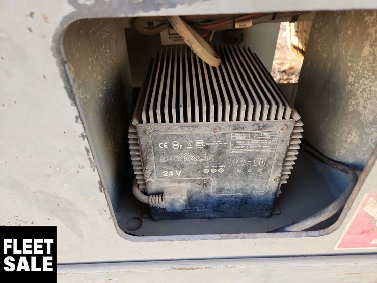 skyjack-sj3220-900-lbs-scissor-lift-image-10