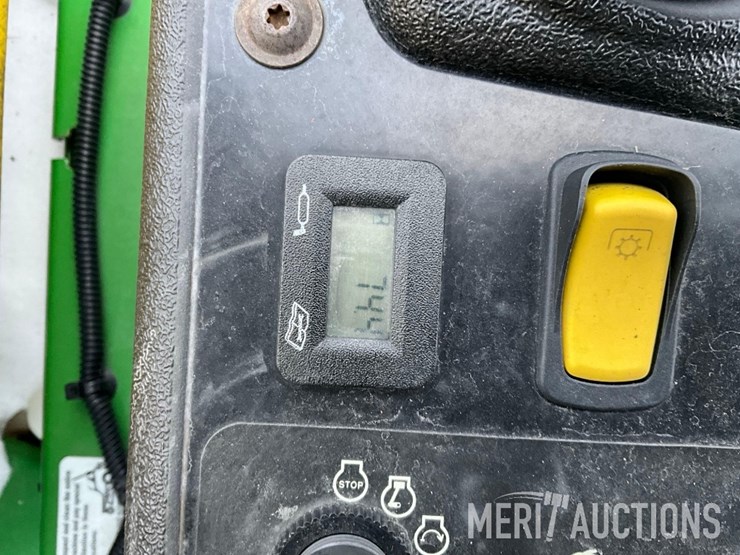 2022-john-deere-z720e-image-18