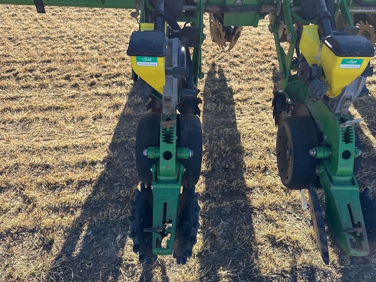 2014-john-deere-1770nt-image-55