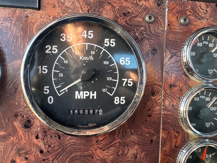 1999-international-60-image-21