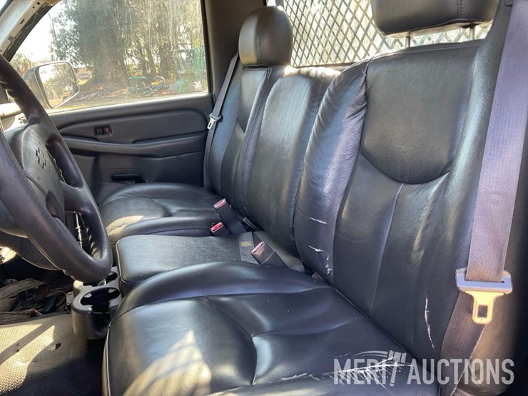 2006-chevrolet-3500-image-35