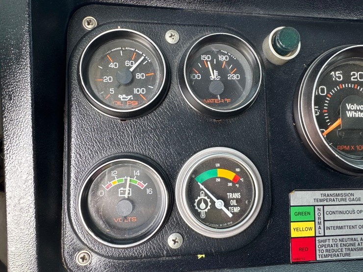 1986-white-140-image-98