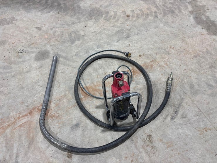 mustang-cv3500-concrete-vibrator-image-2