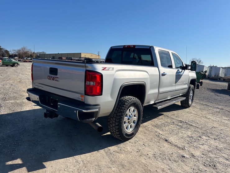 2015-gmc-2500-image-4