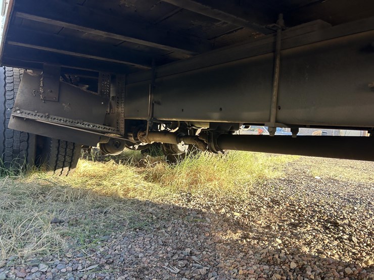 2007-freightliner-business-class-m2-106-image-11