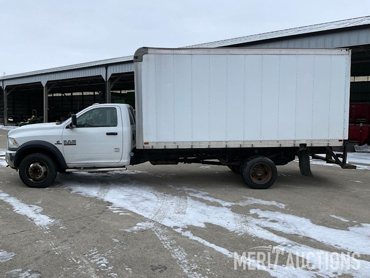 2016-dodge-5500-box-truck-image-2