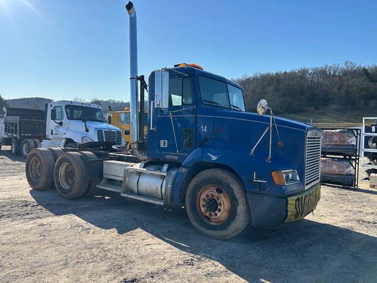 2000-freightliner-fld112-image-4