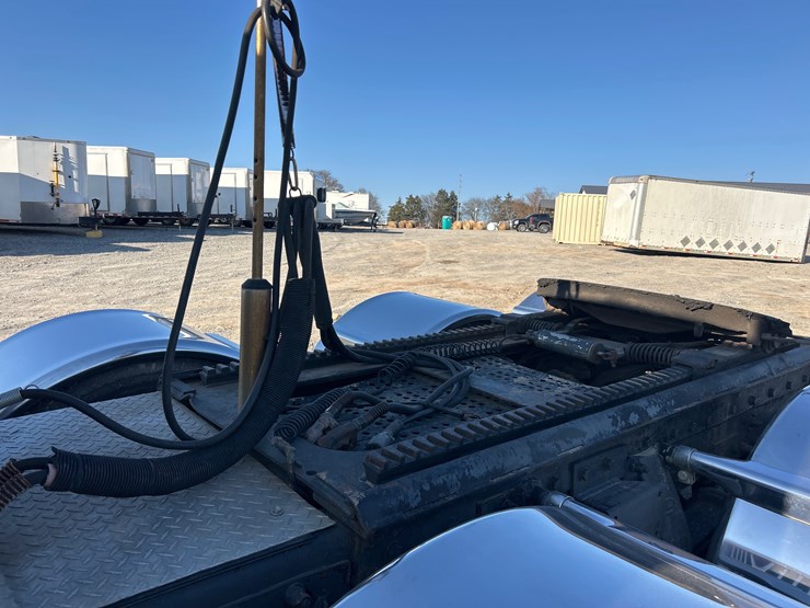 2007-peterbilt-357-image-11