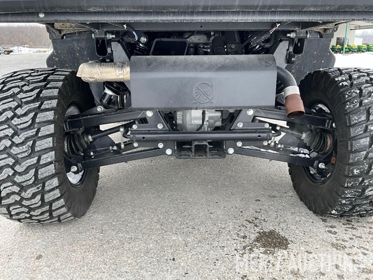 2024-john-deere-gator-image-21