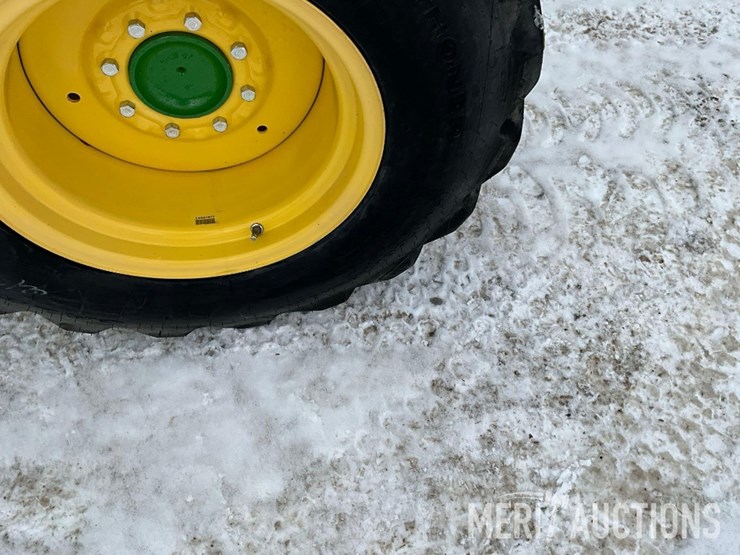 2021-john-deere-3046r-image-17