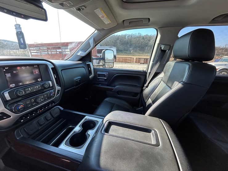 2015-gmc-2500-image-11