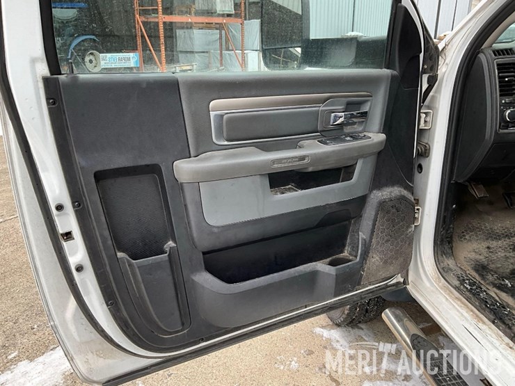 2016-dodge-5500-box-truck-image-43