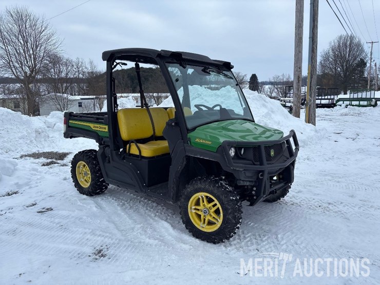 2021-john-deere-gator-image-7
