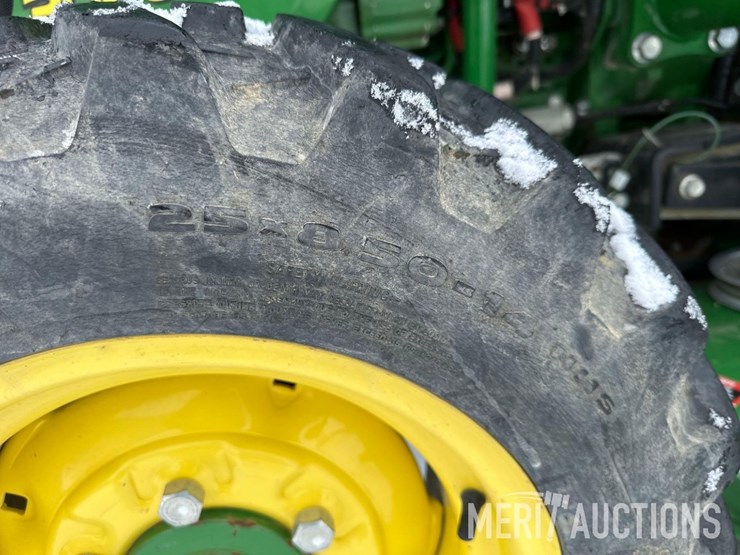 2015-john-deere-3046r-image-10