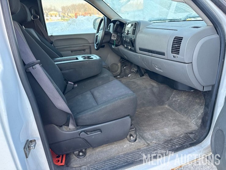 2011-chevrolet-silverado-1500-image-23