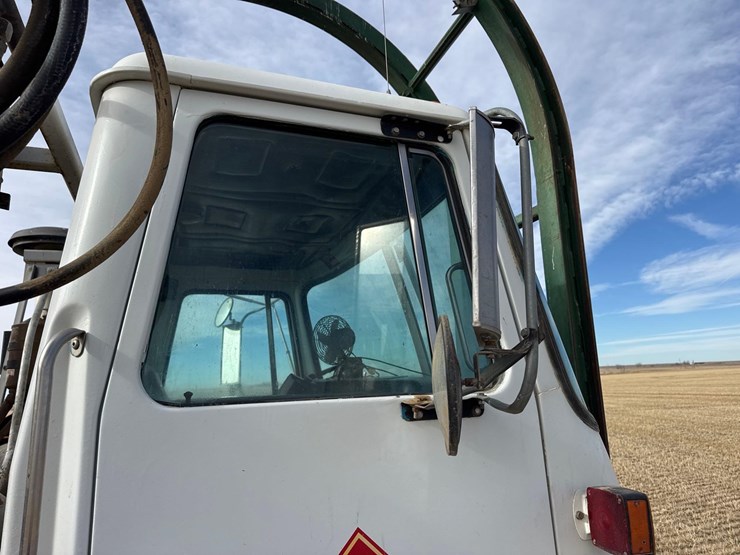 1986-white-140-image-76