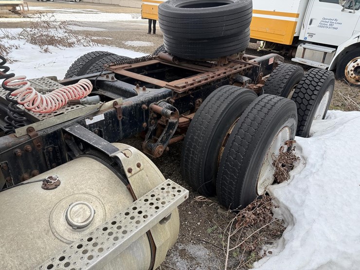1983-freightliner-800-coe-image-5