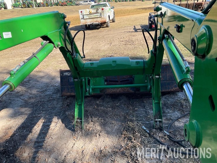 2022-john-deere-520m-image-12