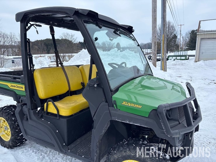 2021-john-deere-gator-image-19