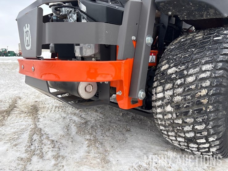 2022-husqvarna-z560l-zero-turn-image-15
