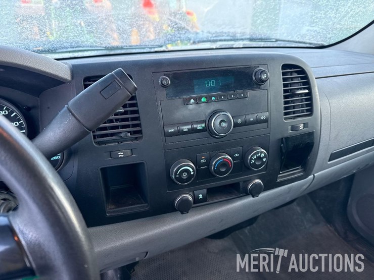 2011-chevrolet-silverado-1500-image-28