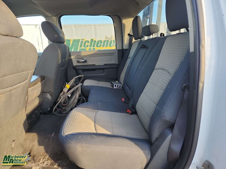 2012-dodge-3500-image-17